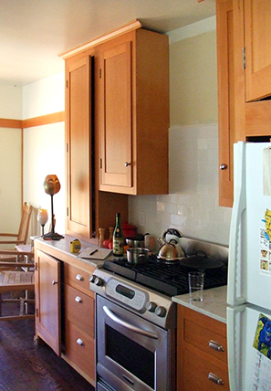 Kitchen before installation of the hood.